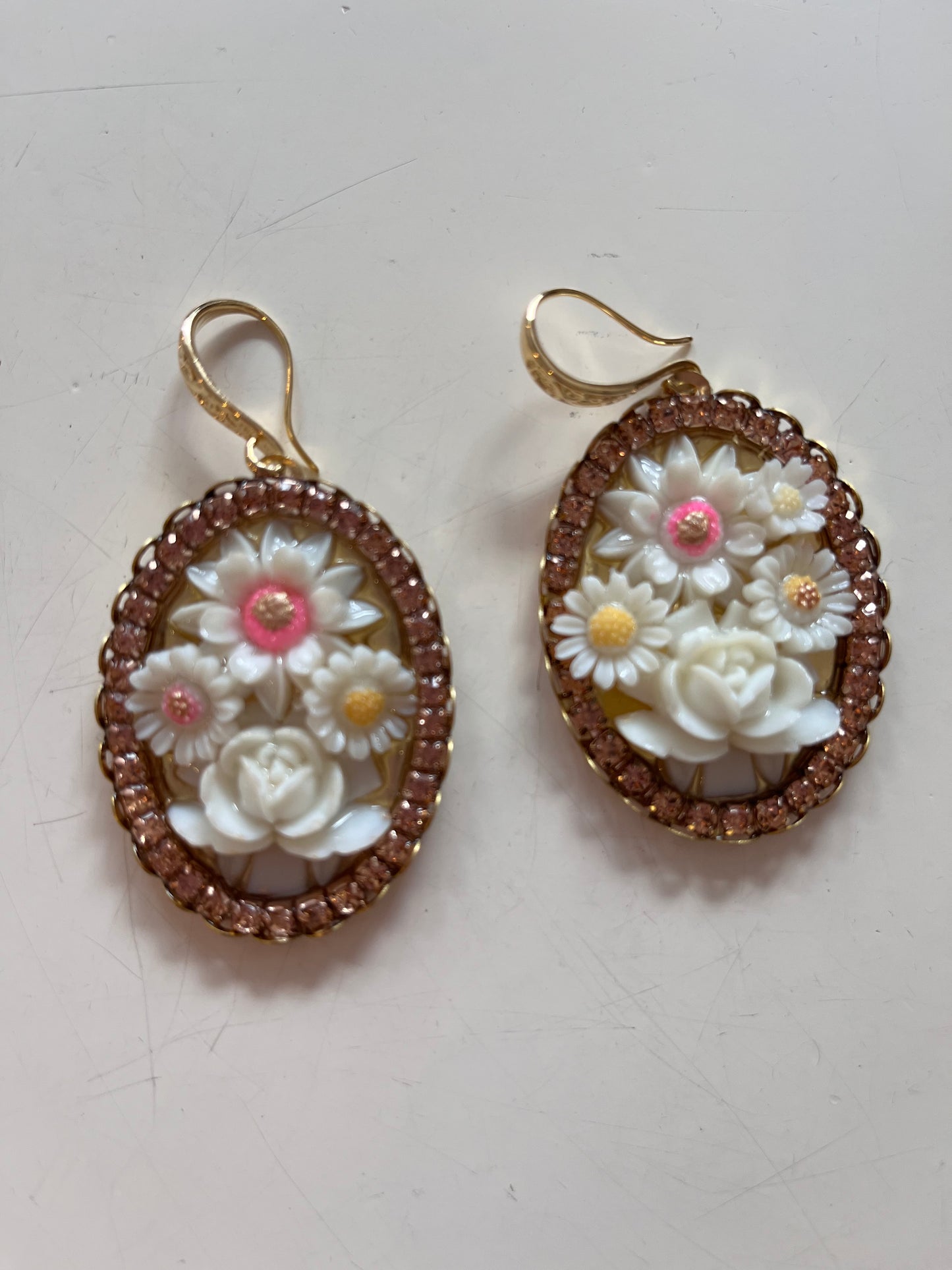 DW Cameo Earrings - rose (2)
