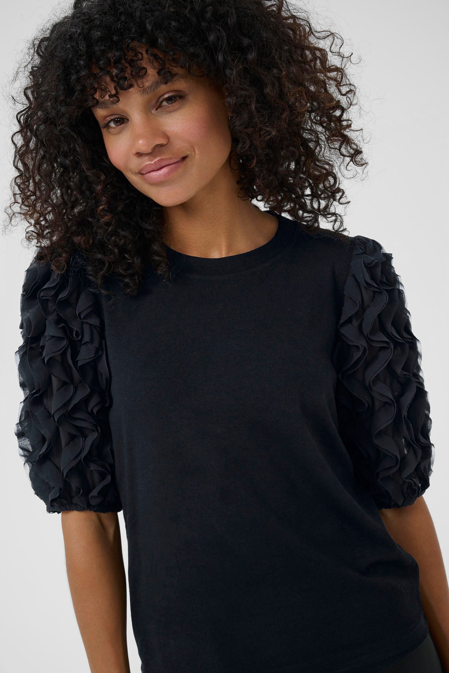 Kaffe Linda Frill Tee - black