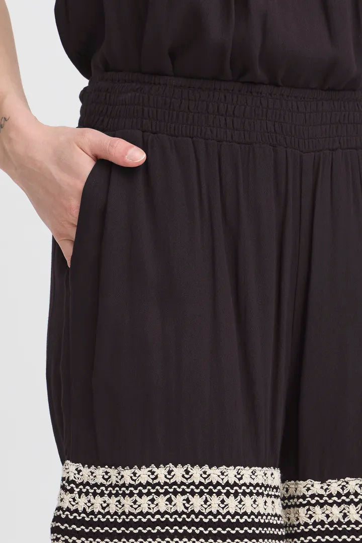 ICHI Ragni Shorts - Black