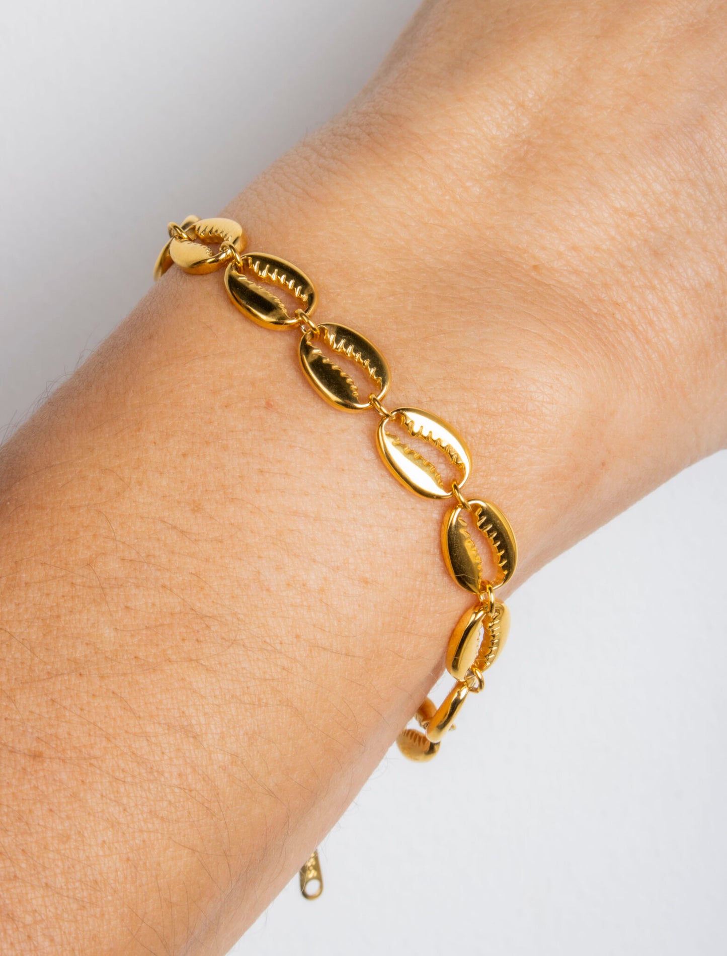 Olia shell bracelet - gold