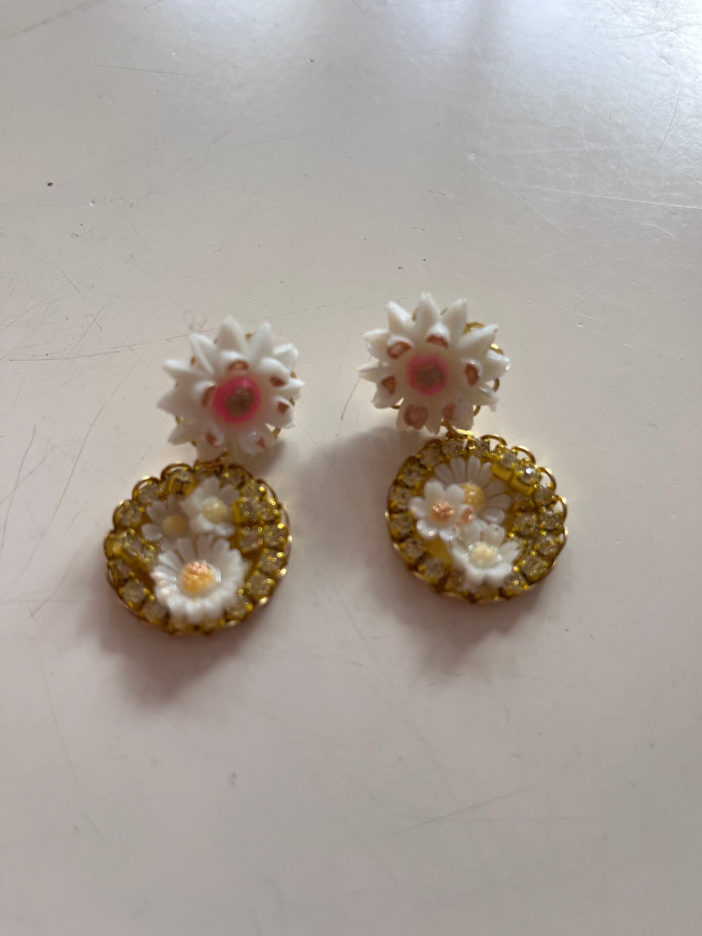 DW Crystal Flower Earrings - yellow/pink