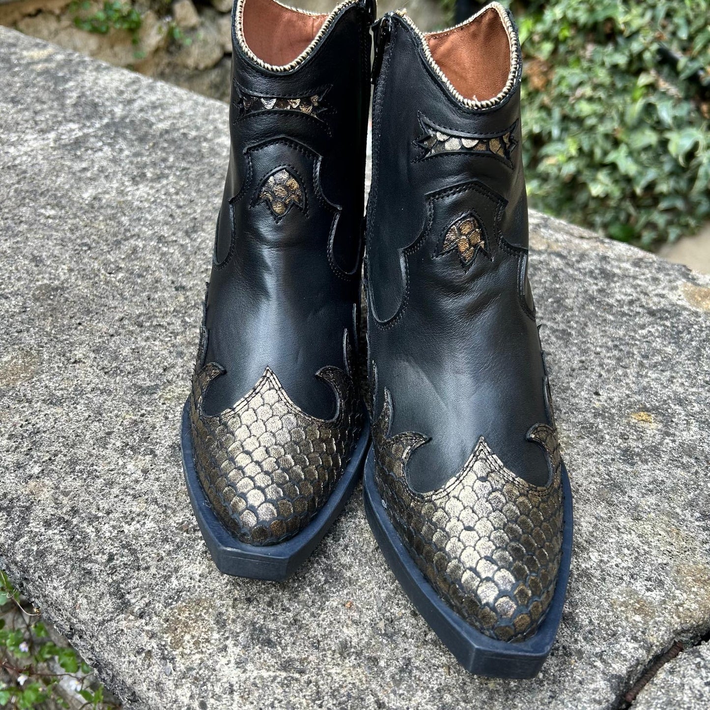 Nemonic boots - black/bronze