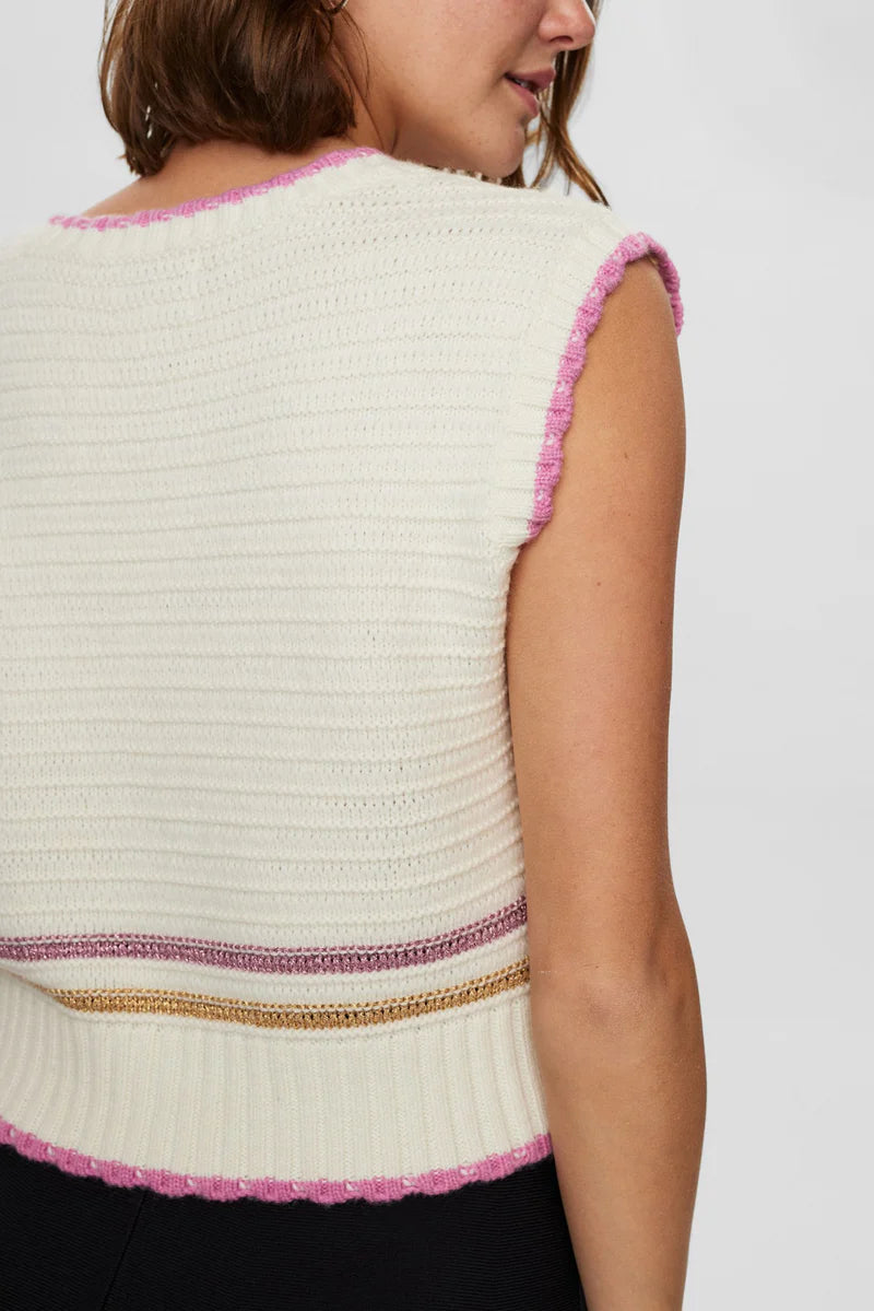 Numph Artsy Vest