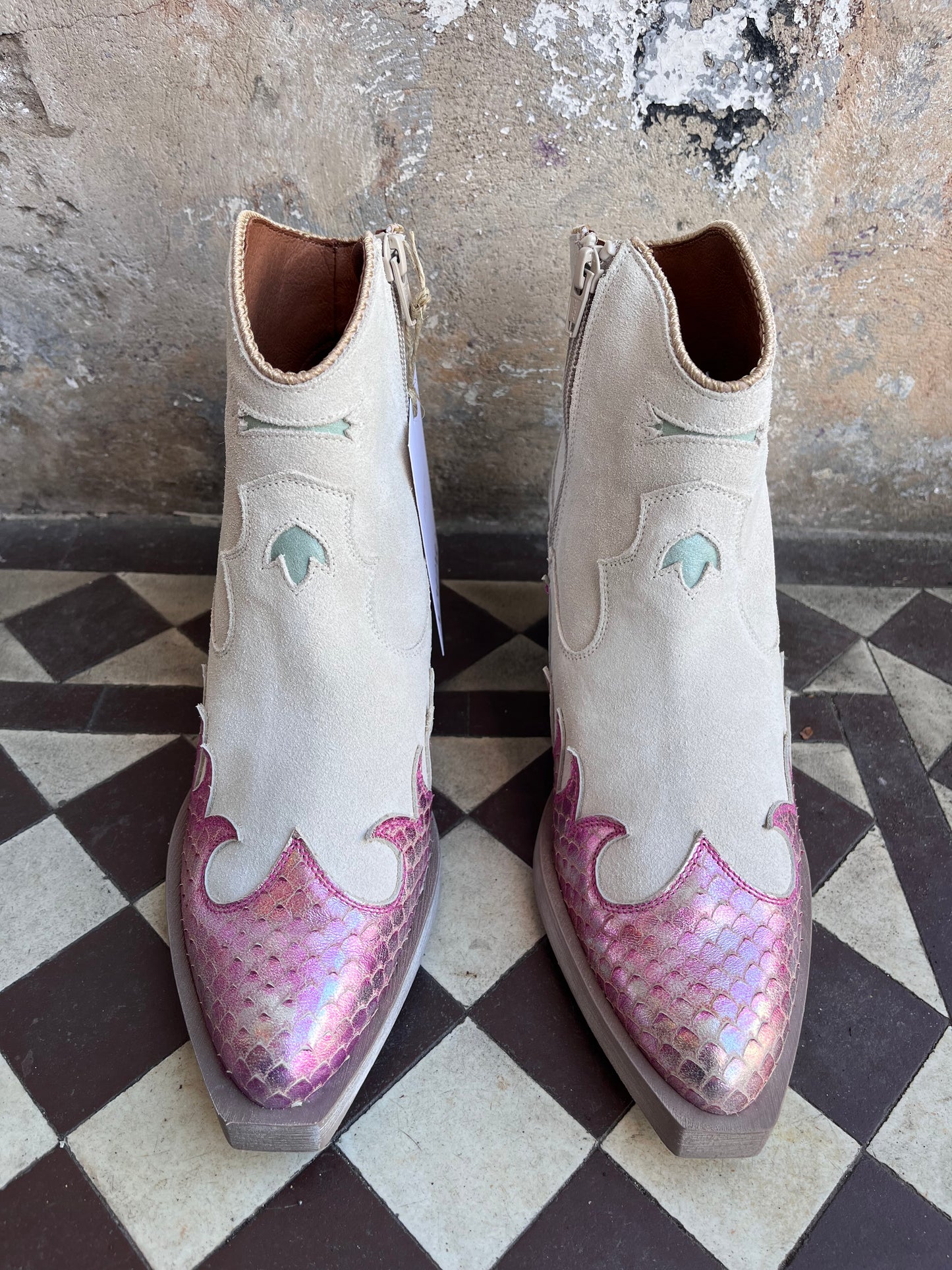 Nemonic Boots - pink flames