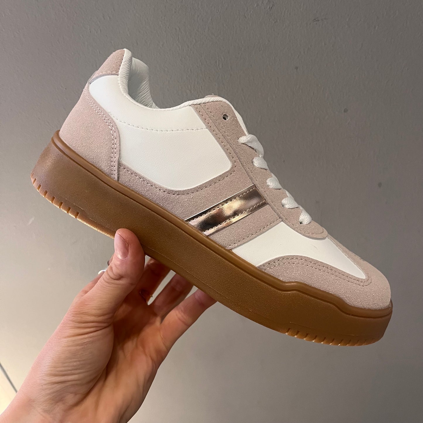 Single stripe platform sneaker - white