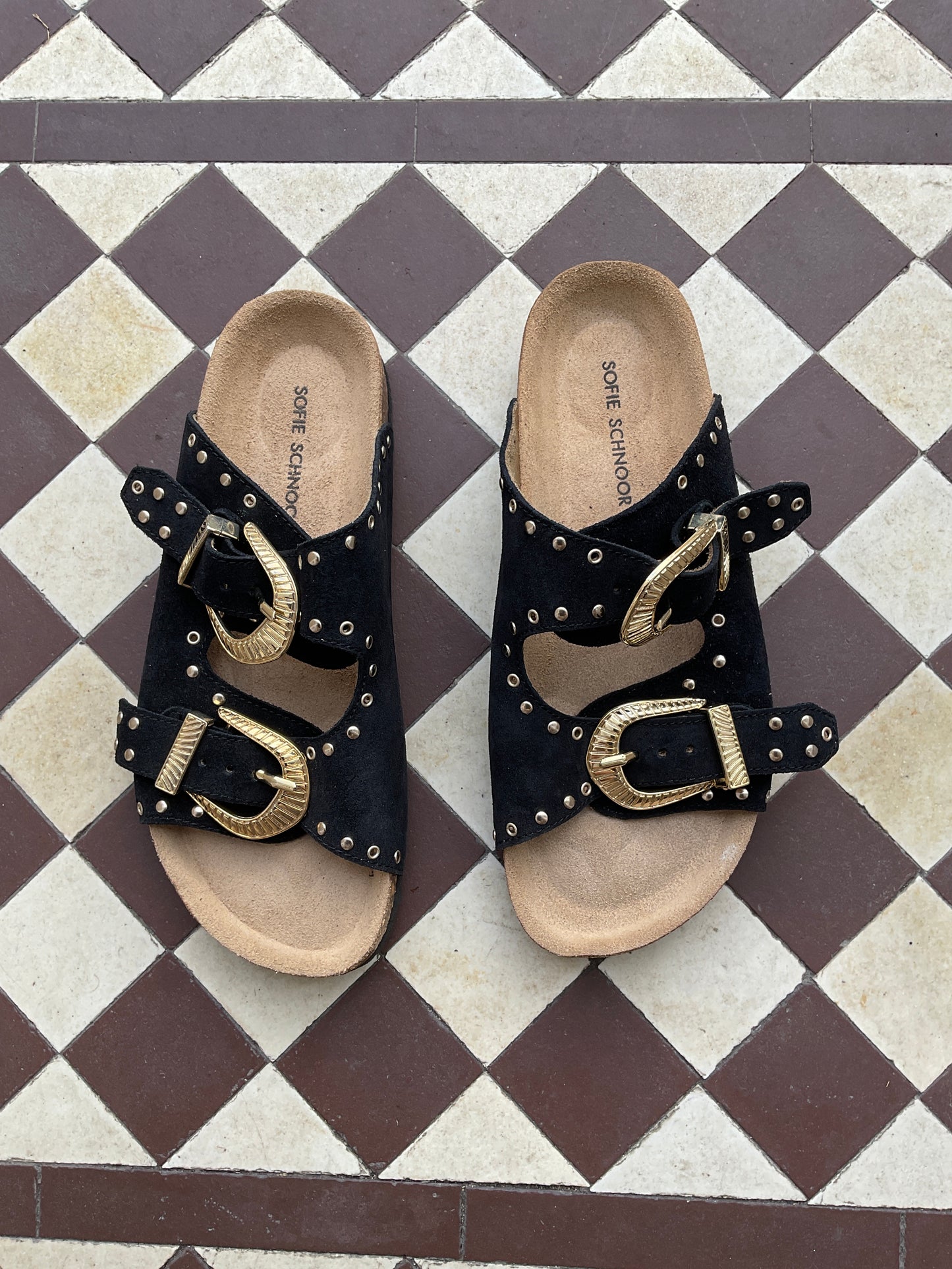 Sofie Schnoor Buckle Sliders - black/gold