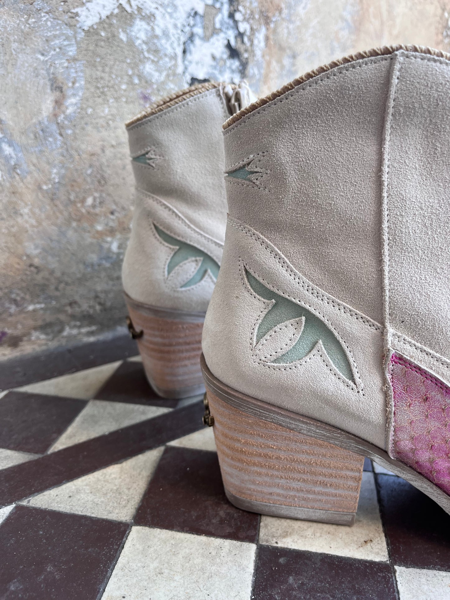 Nemonic Boots - pink flames