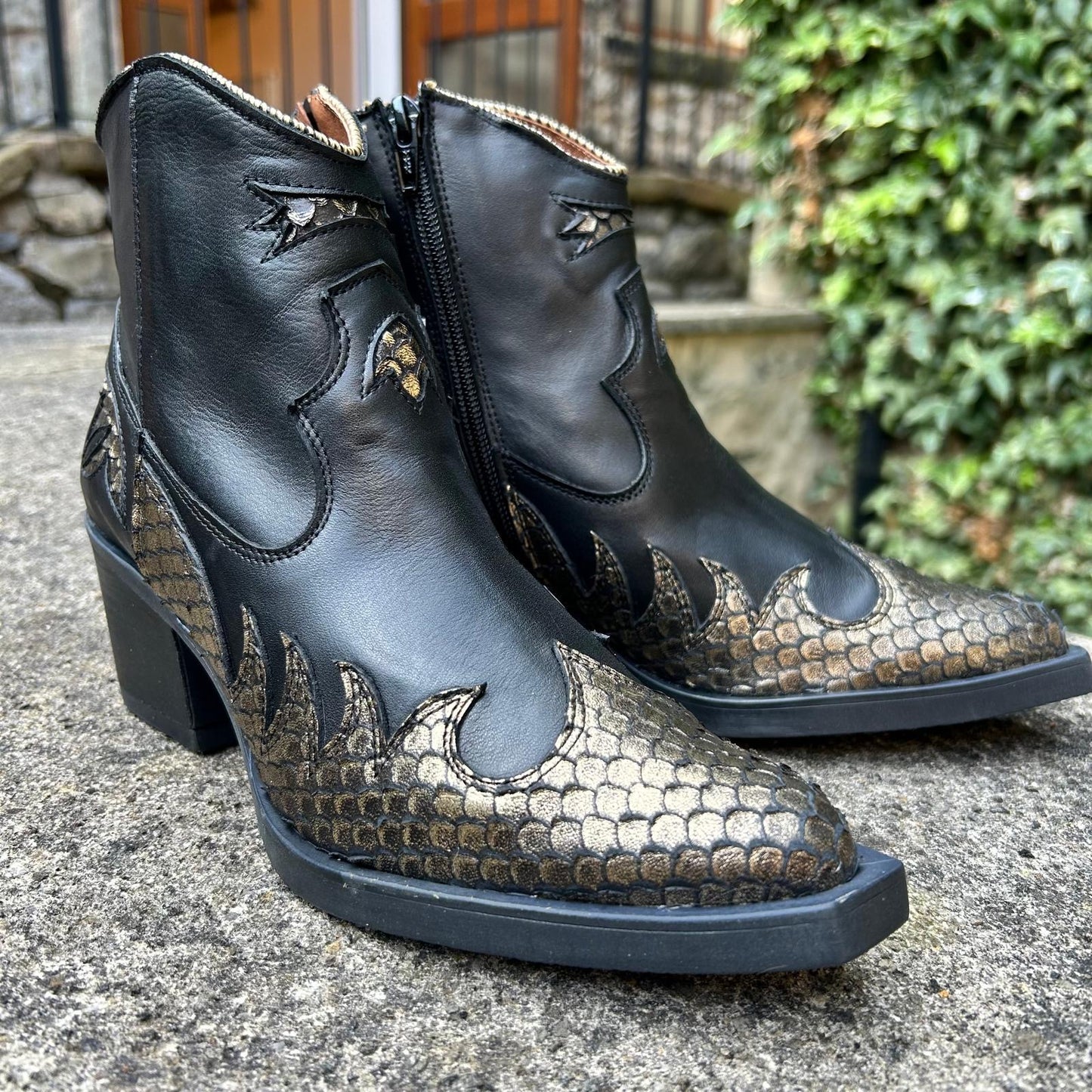 Nemonic boots - black/bronze