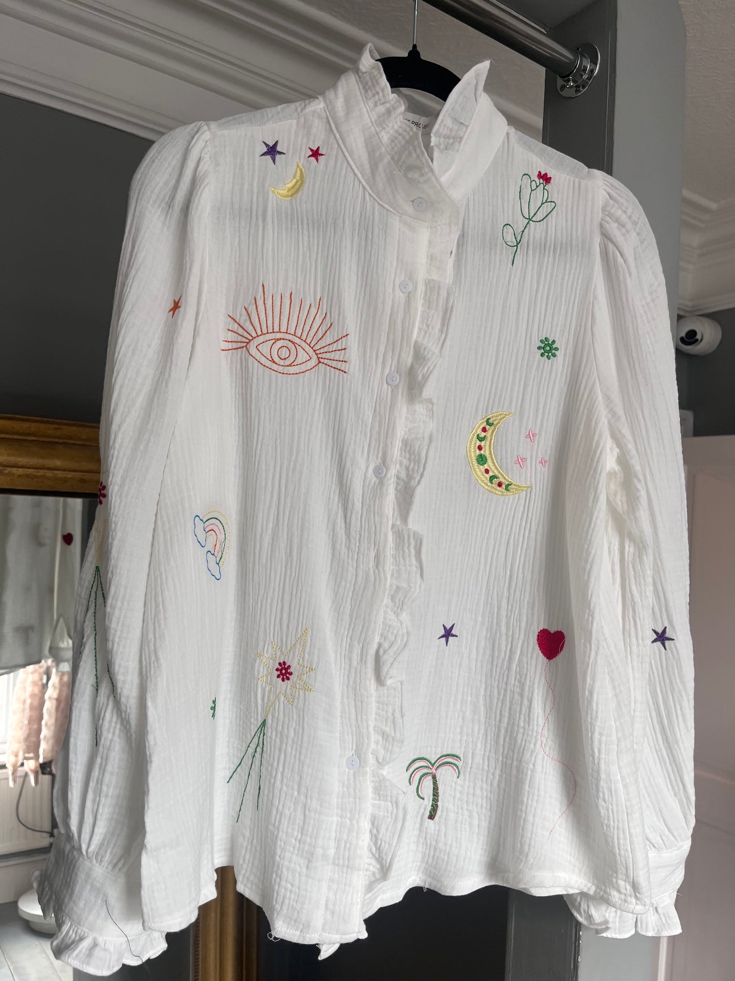 Happiness shirt - white