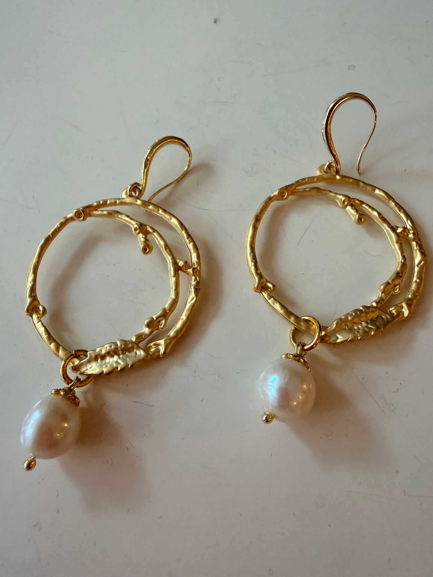 DW Hoop Earrings - pearl drop