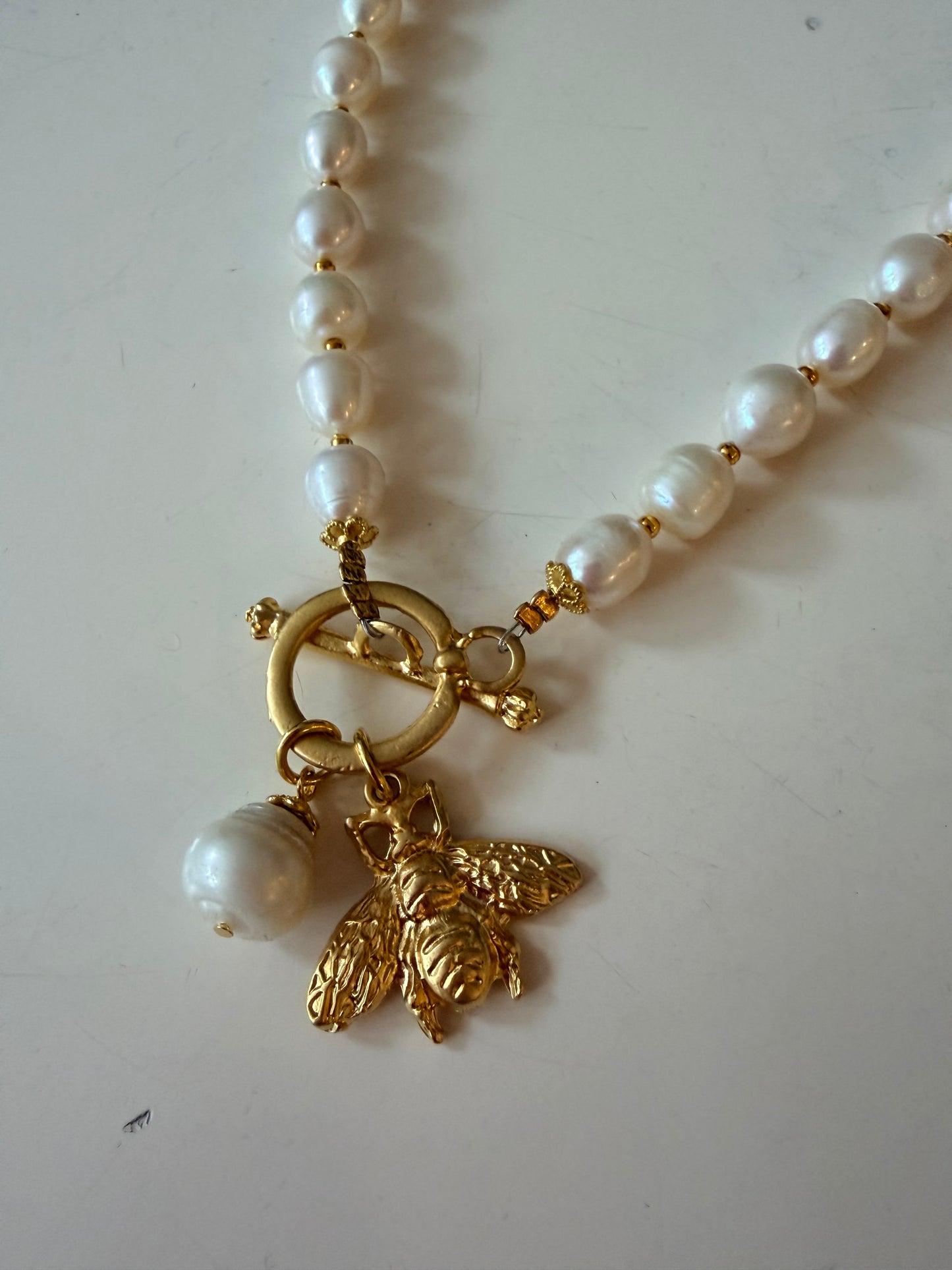 DW Bee’s Knees Necklace - pearl/gold