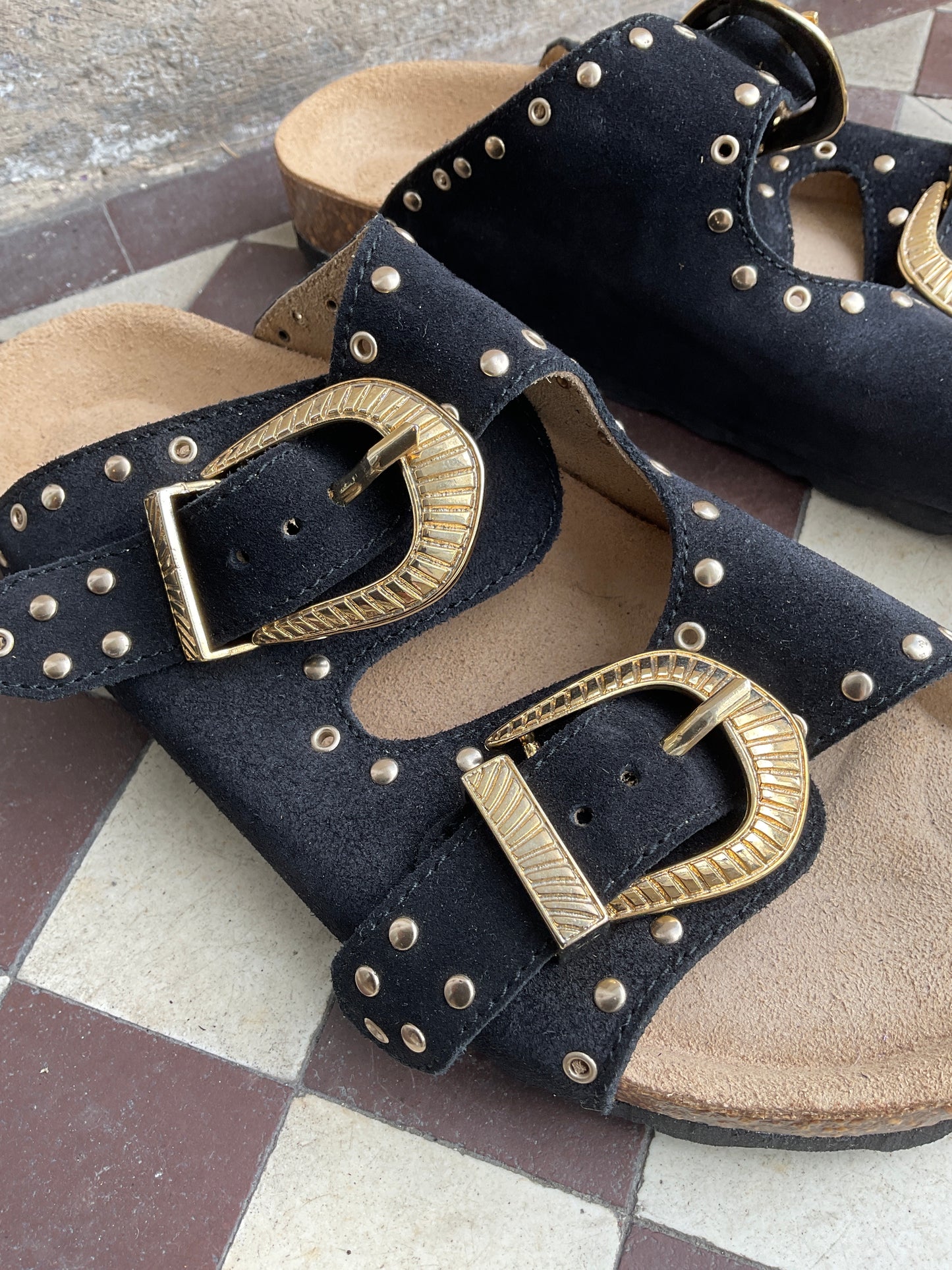 Sofie Schnoor Buckle Sliders - black/gold