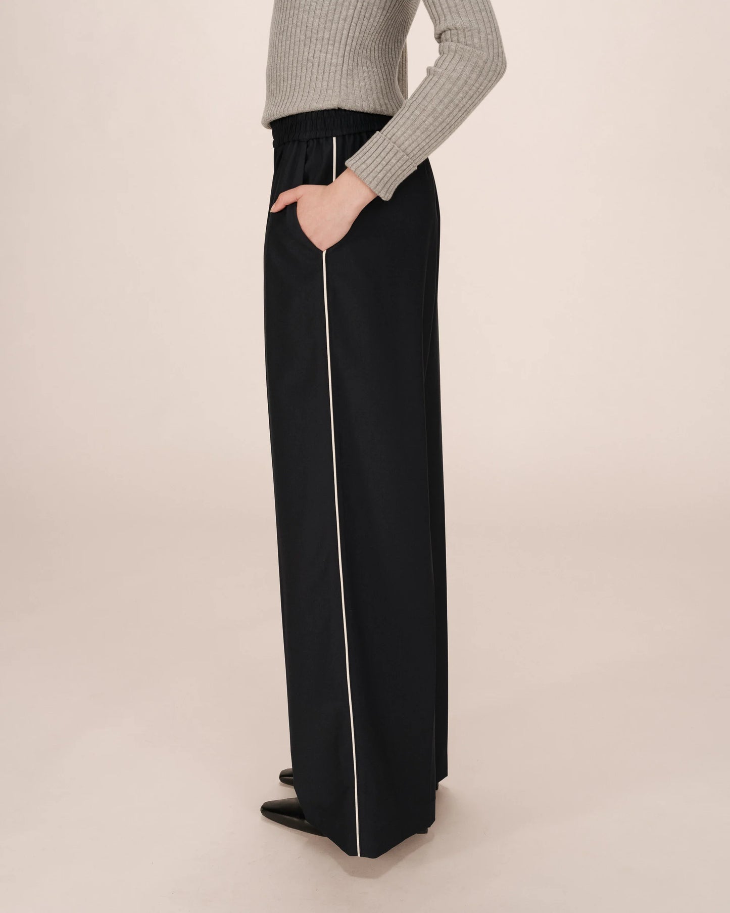G&M Sweeney Trousers - navy