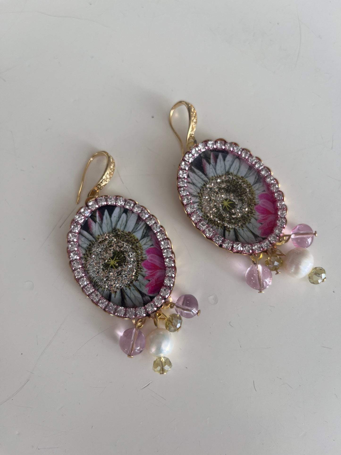 DW Cameo Earrings - pink/pearl