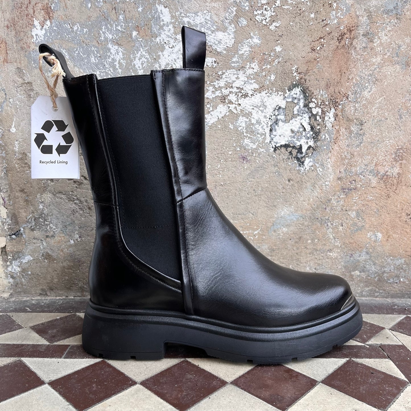 MJUS Calf Chelsea Boots - Black