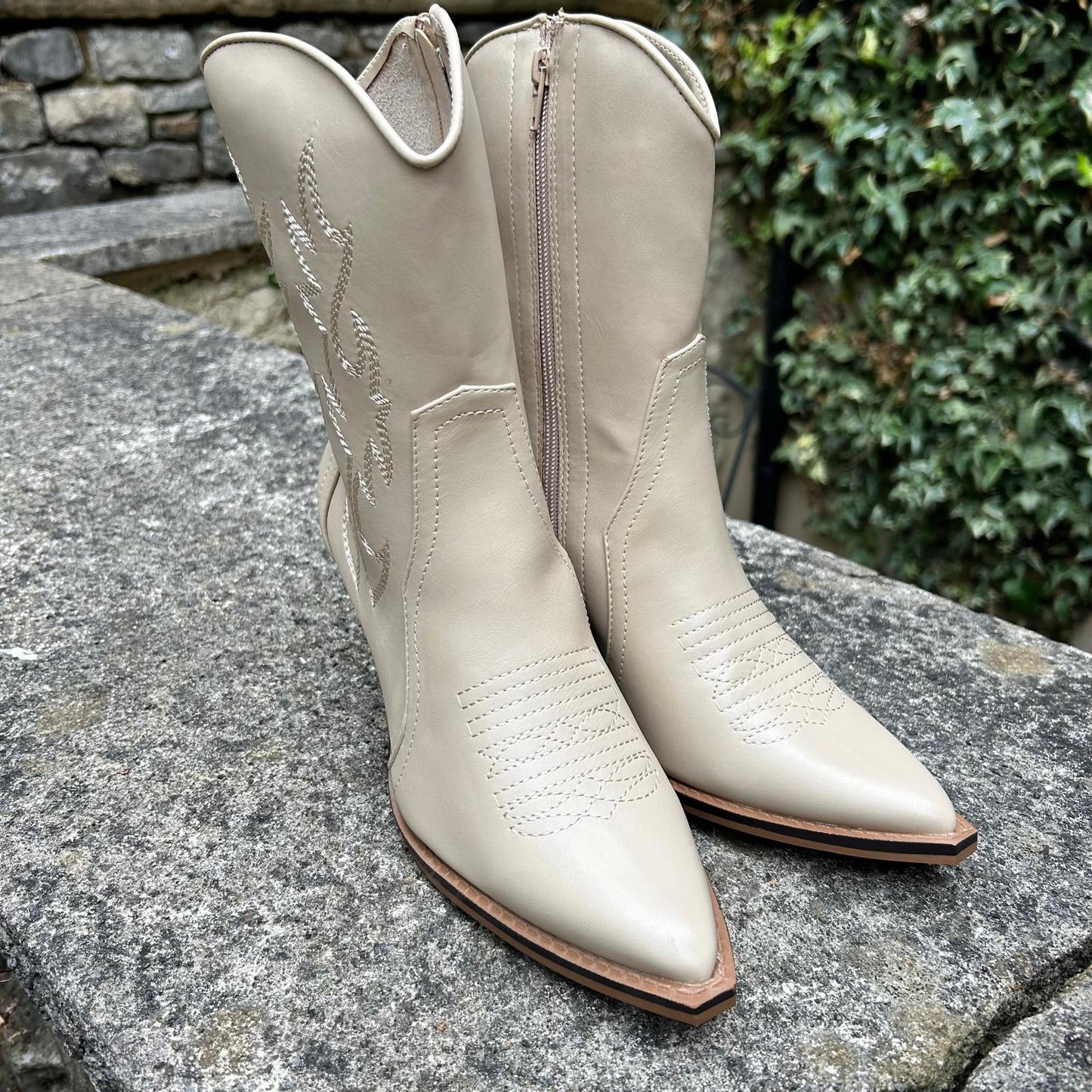 Western boots - cream