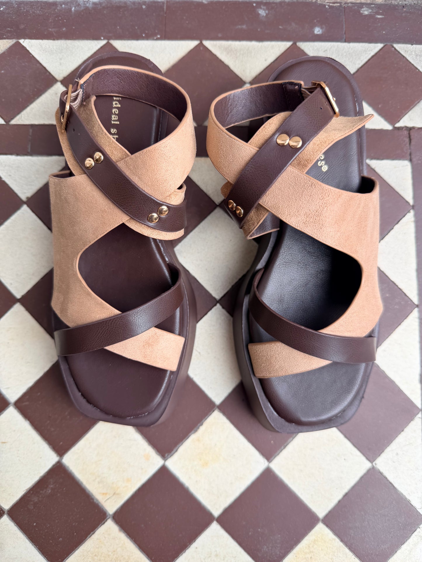 Platform sandals - brown