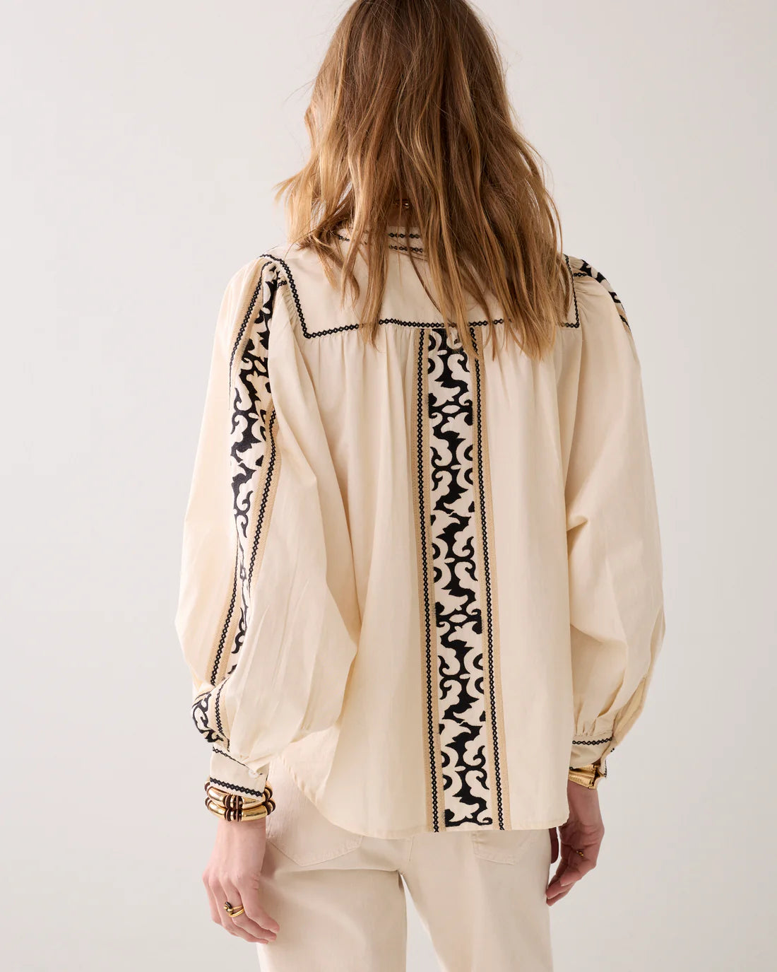 Summum Embroidered Crisp Blouse