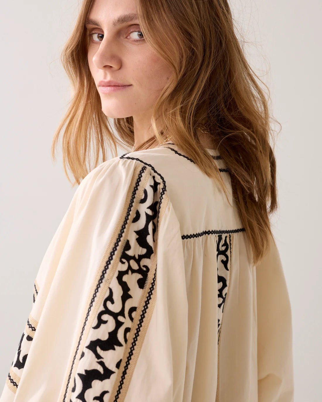 Summum Embroidered Crisp Blouse