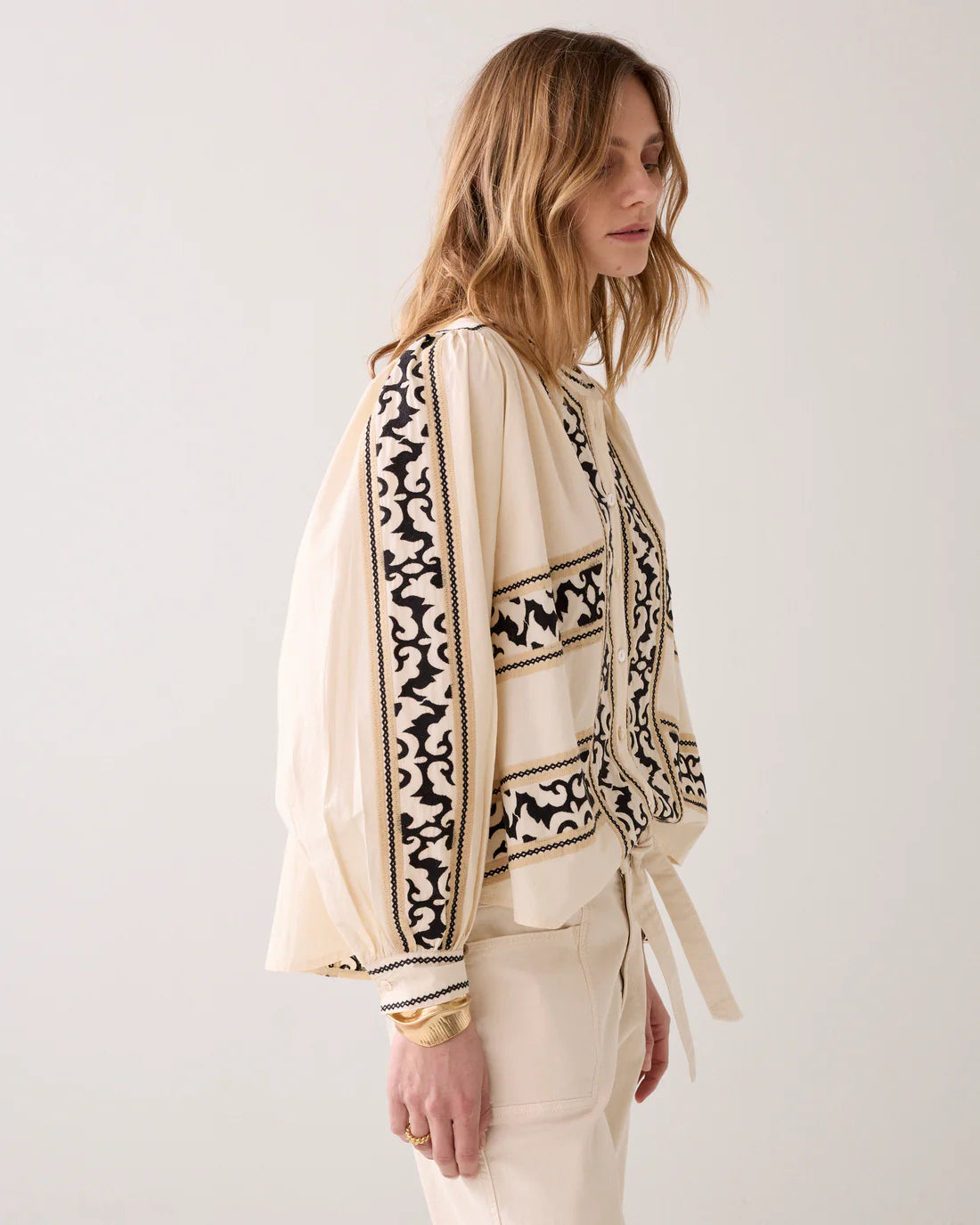 Summum Embroidered Crisp Blouse