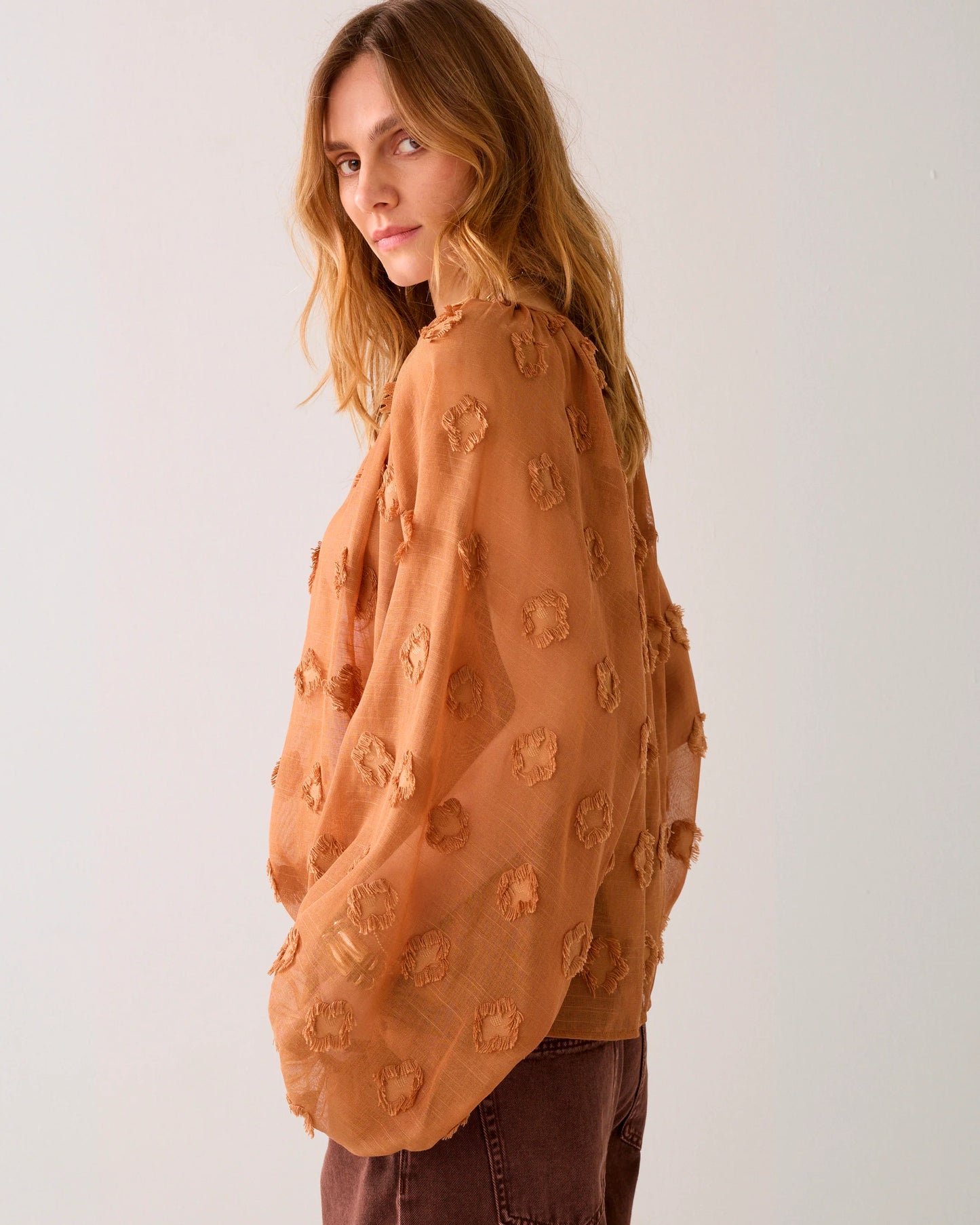 Summum Transparent Top with 3D Dots - Cinnamon