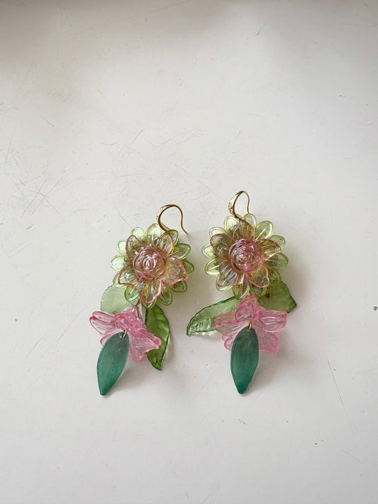 DW Flower Earrings - Transparent Green/Pink