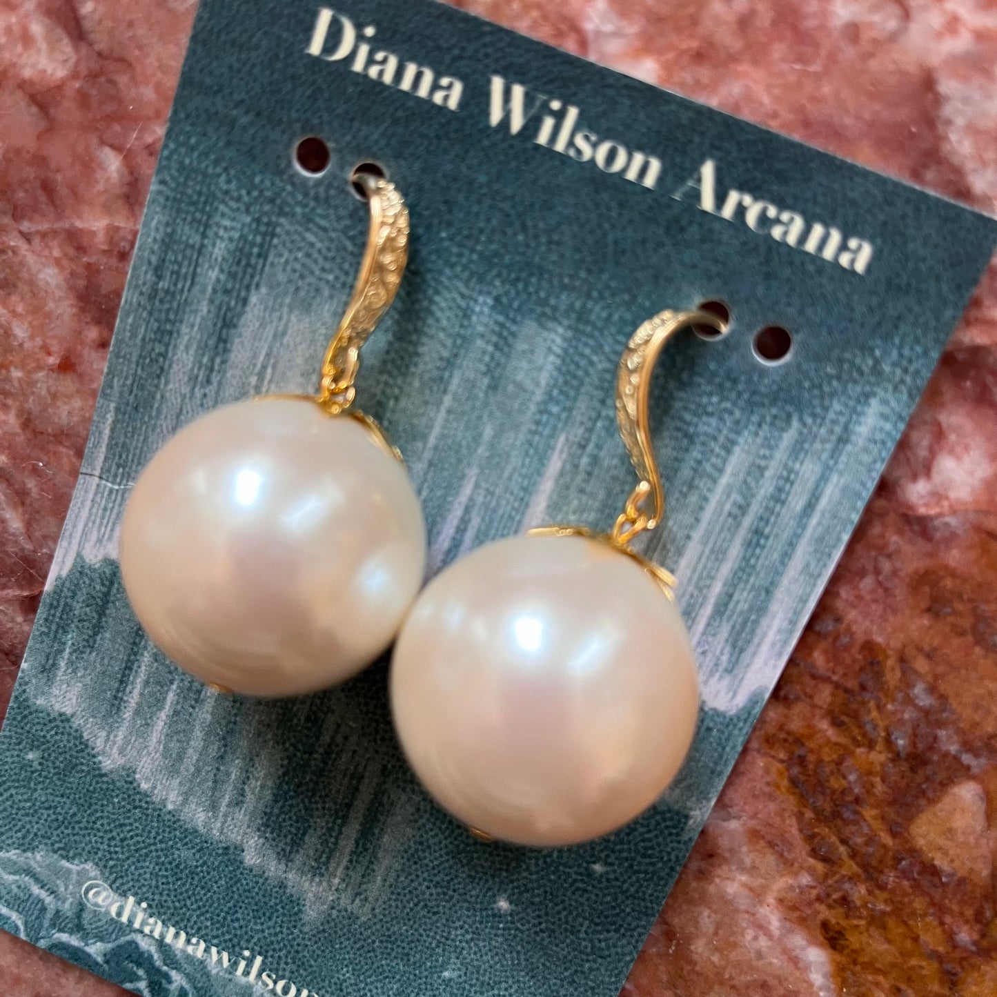 DW Oversized Pearl Earrings