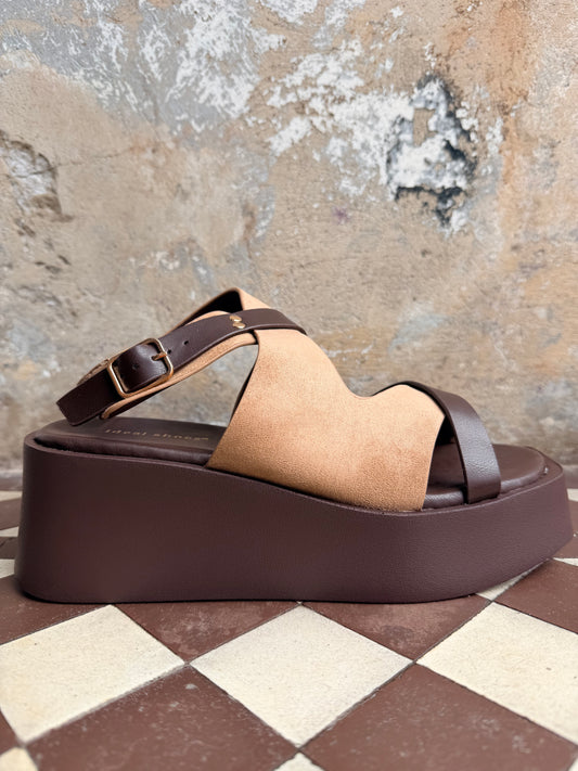 Platform sandals - brown