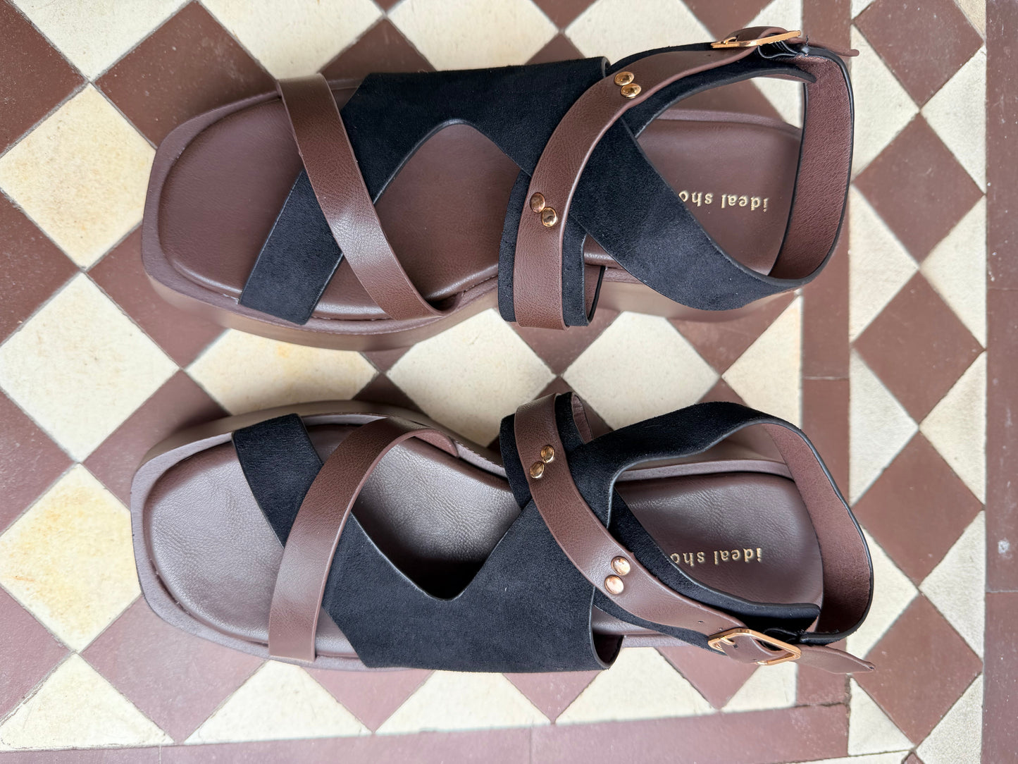 Platform sandals - black