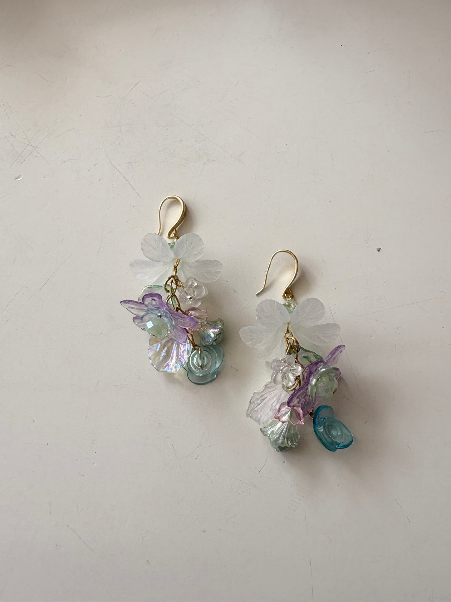 DW Droop Flower Earrings - White/Lilac/Mint