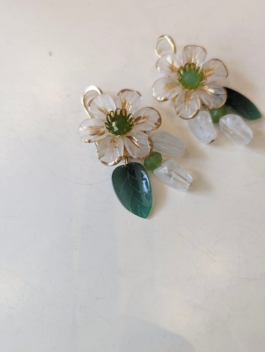 DW Flower Earrings - clear/emerald