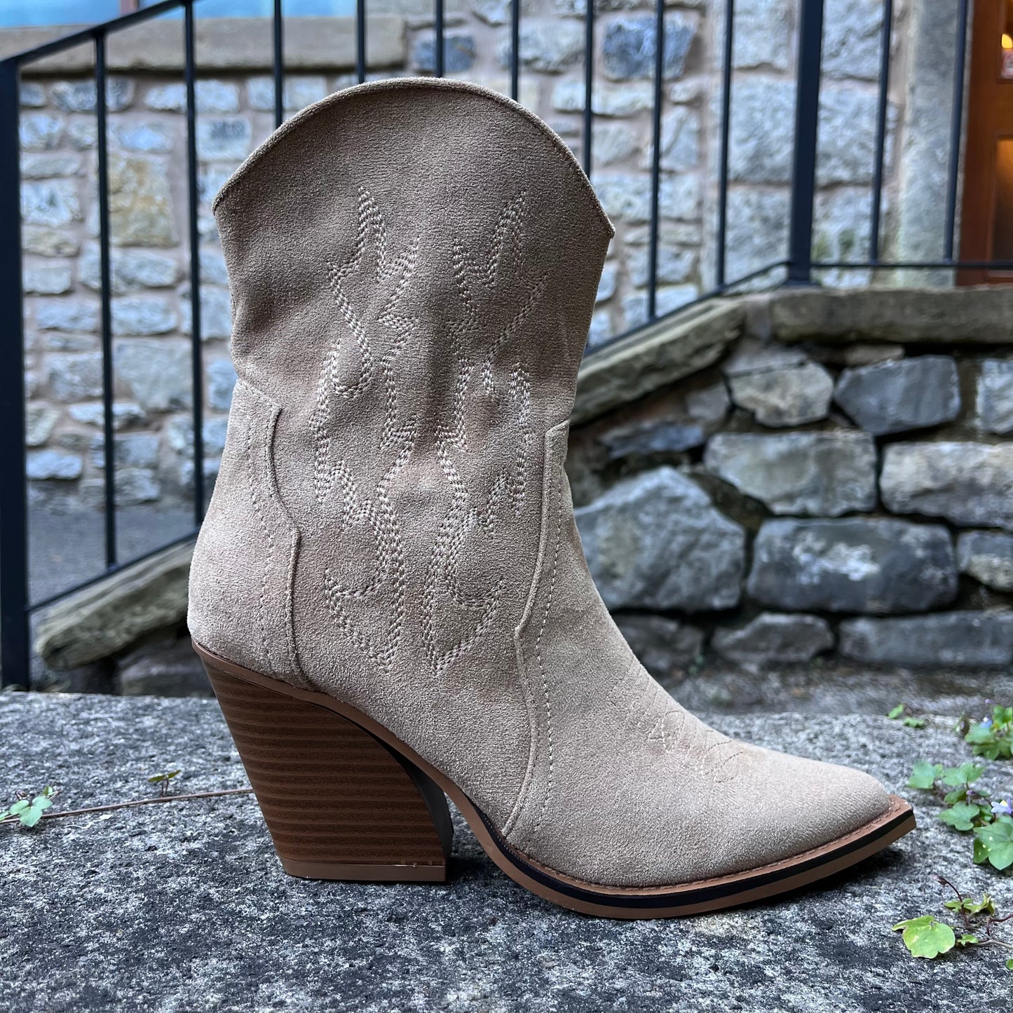 Western boots - apricot