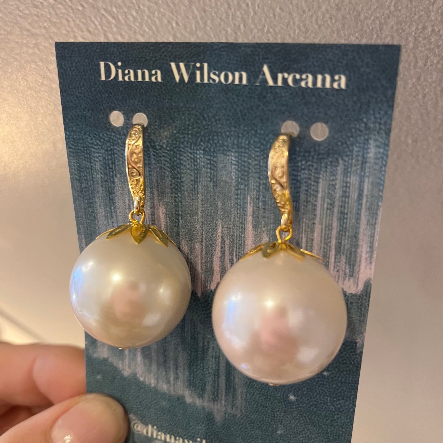 DW Oversized Pearl Earrings