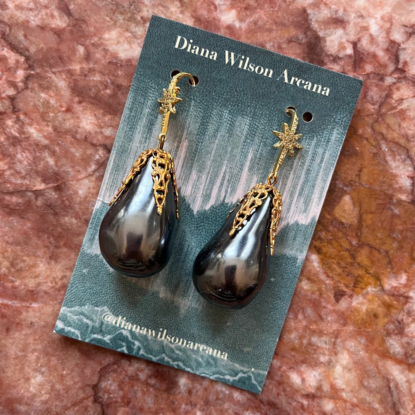 DW Vintage Pearl Earrings