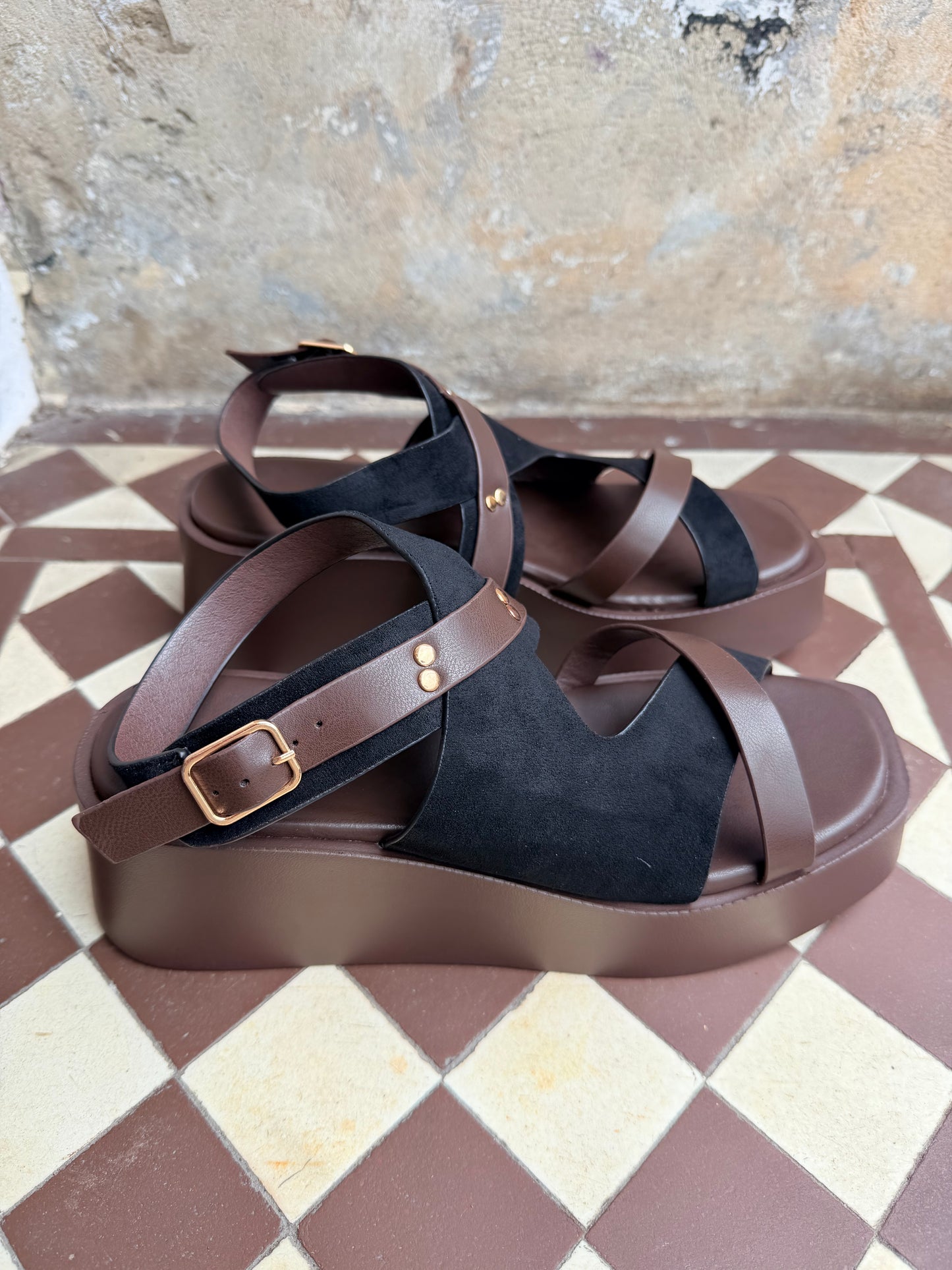Platform sandals - black