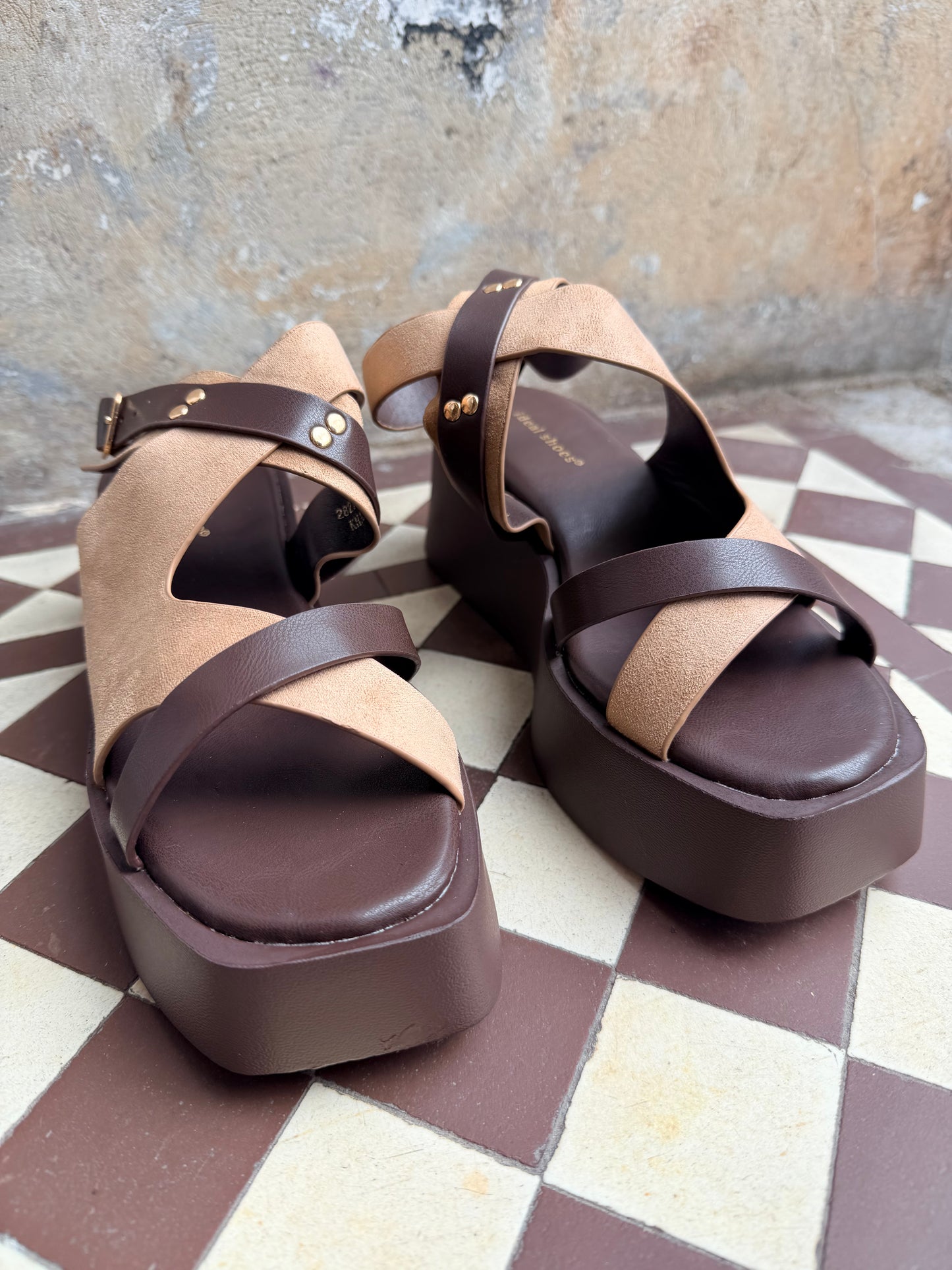 Platform sandals - brown