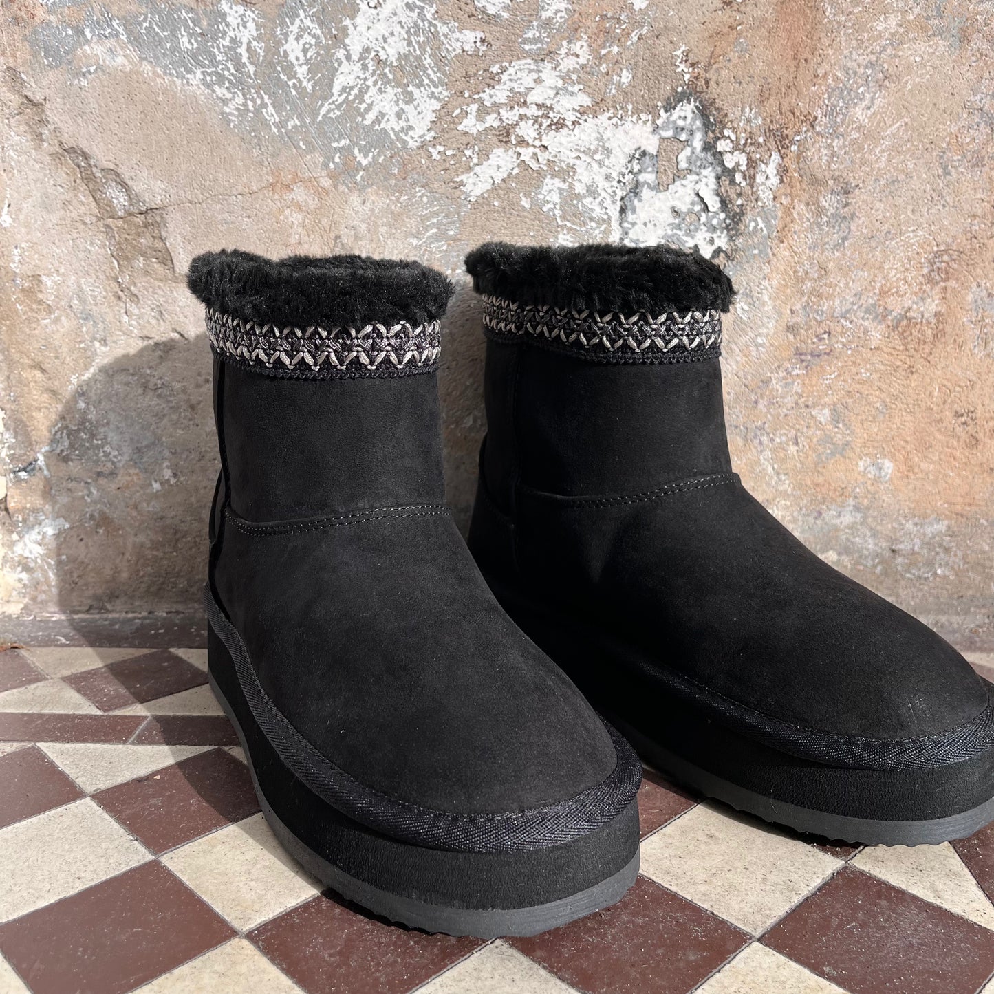 MT Fur Lined Shearling Boot - Black