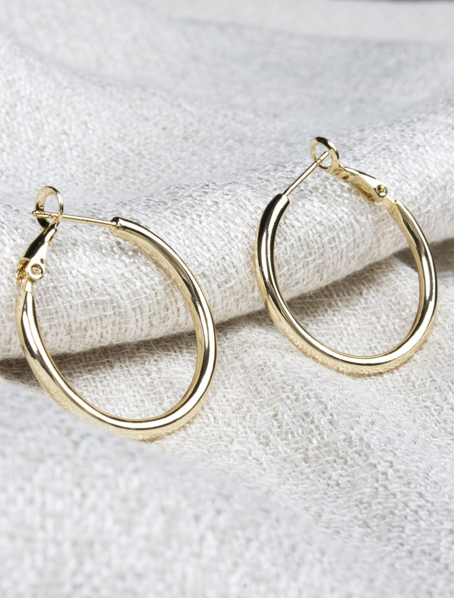 Olia small hoop earrings - 2 colours