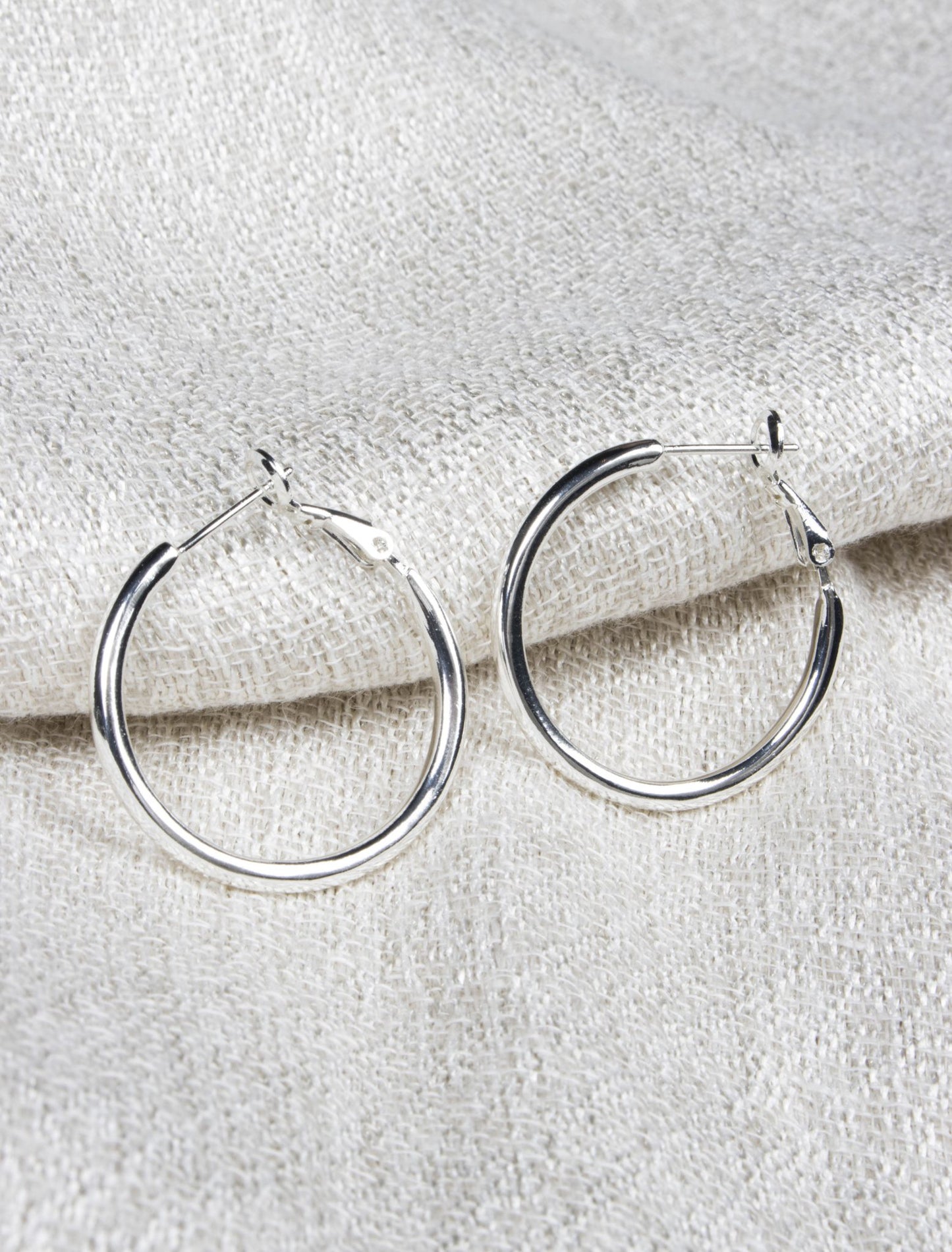 Olia small hoop earrings - 2 colours