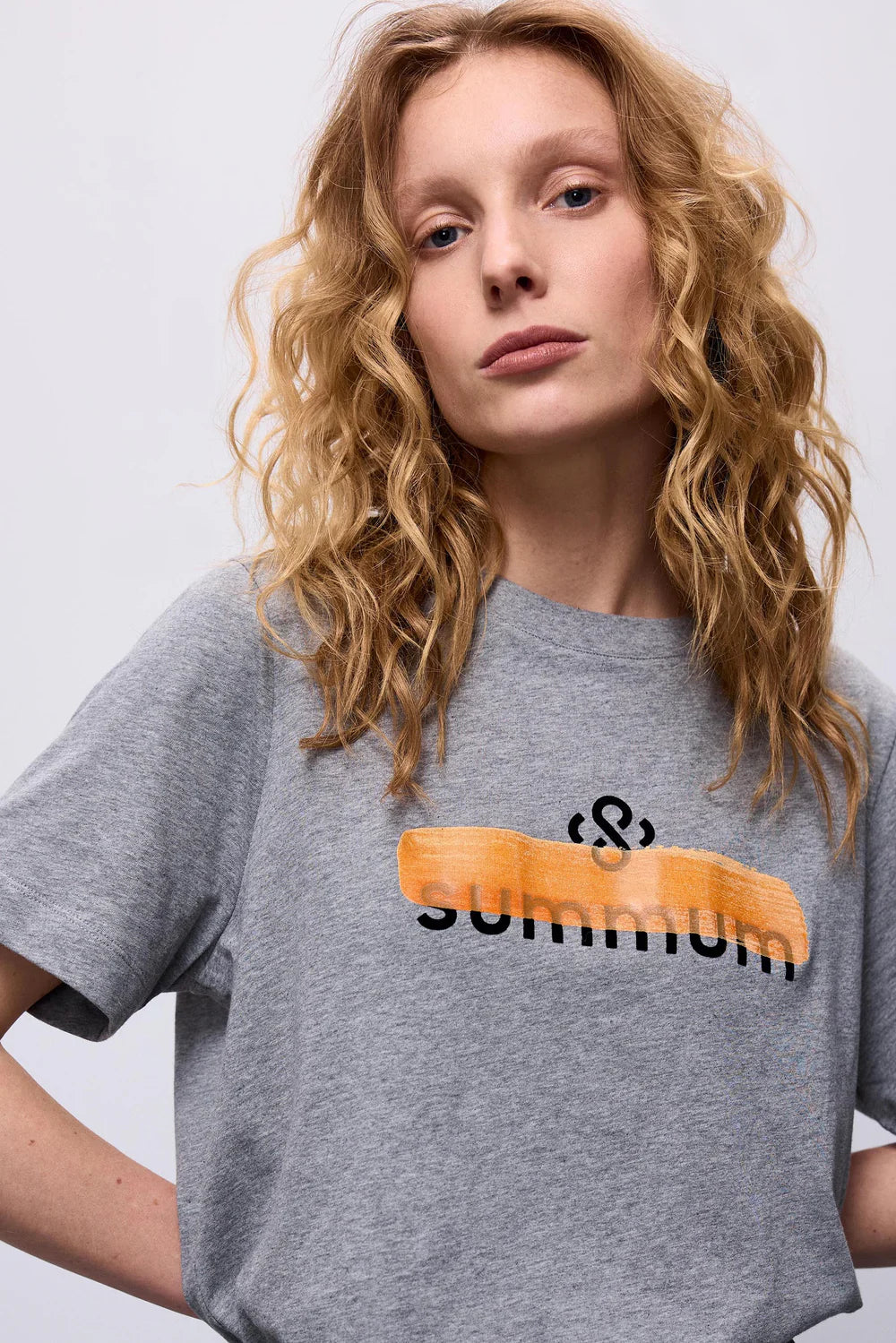 Summum Round Text T-shirt