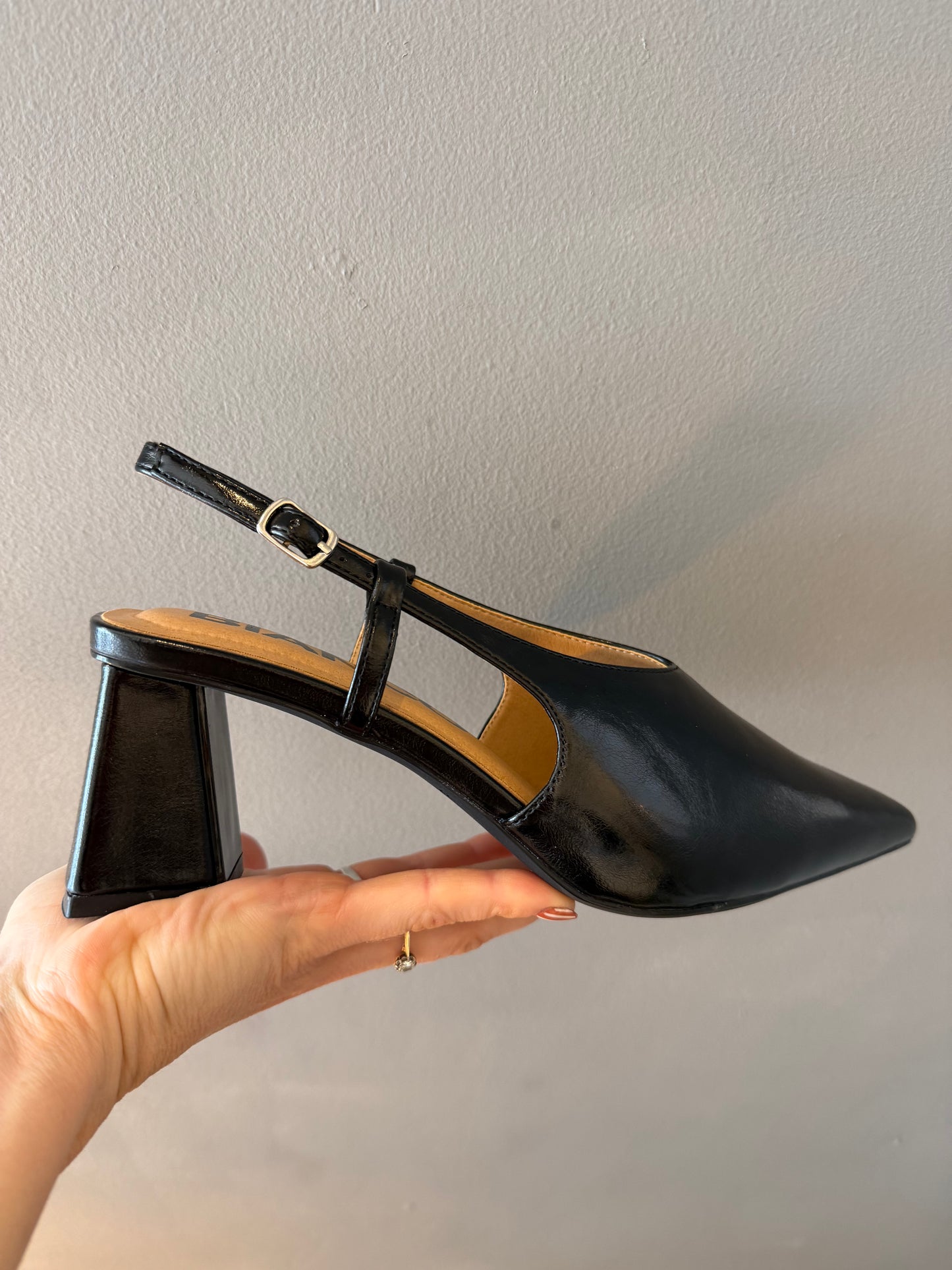 BIANCO Pointed Heels - Black