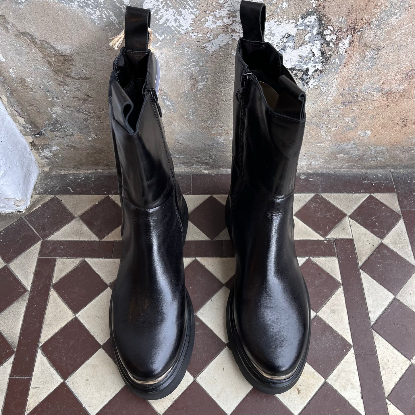 MJUS Calf Chelsea Boots - Black