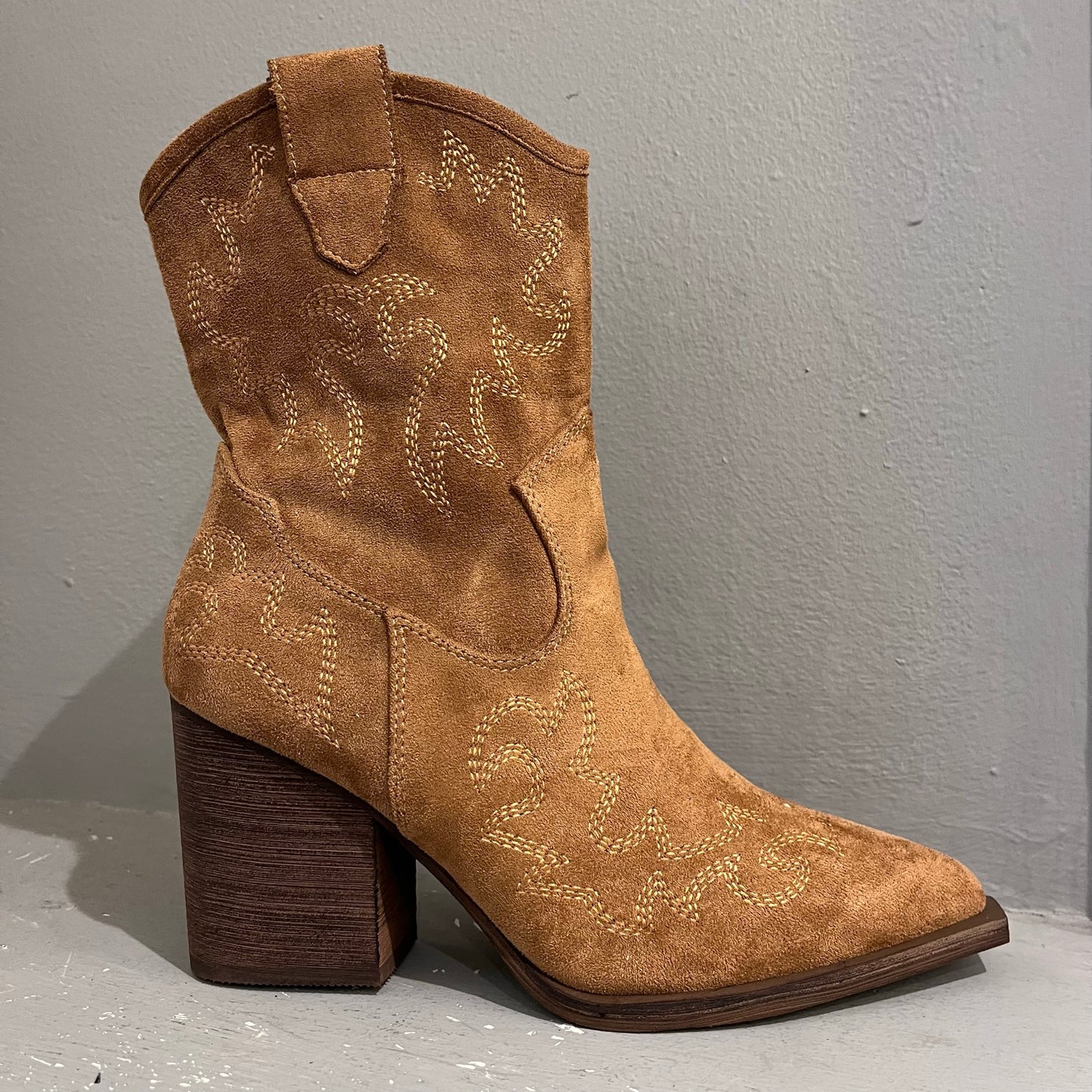 Western style boots - camel
