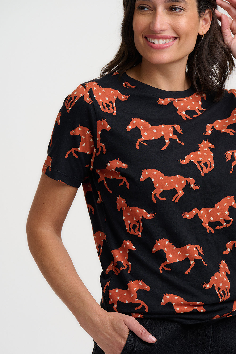 Maggie T-shirt - black horse