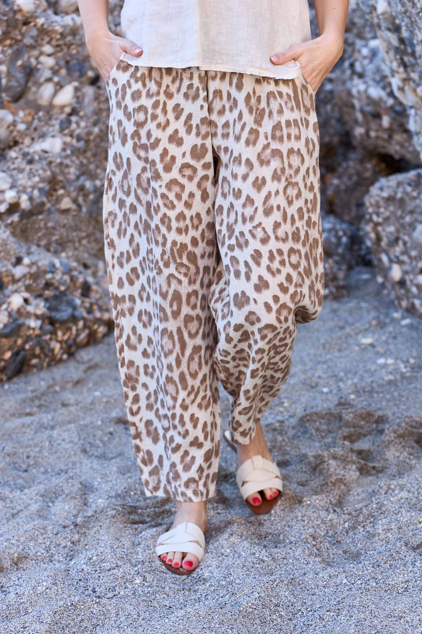 BC Melina Barrel Linen Pants - Nougat Leo